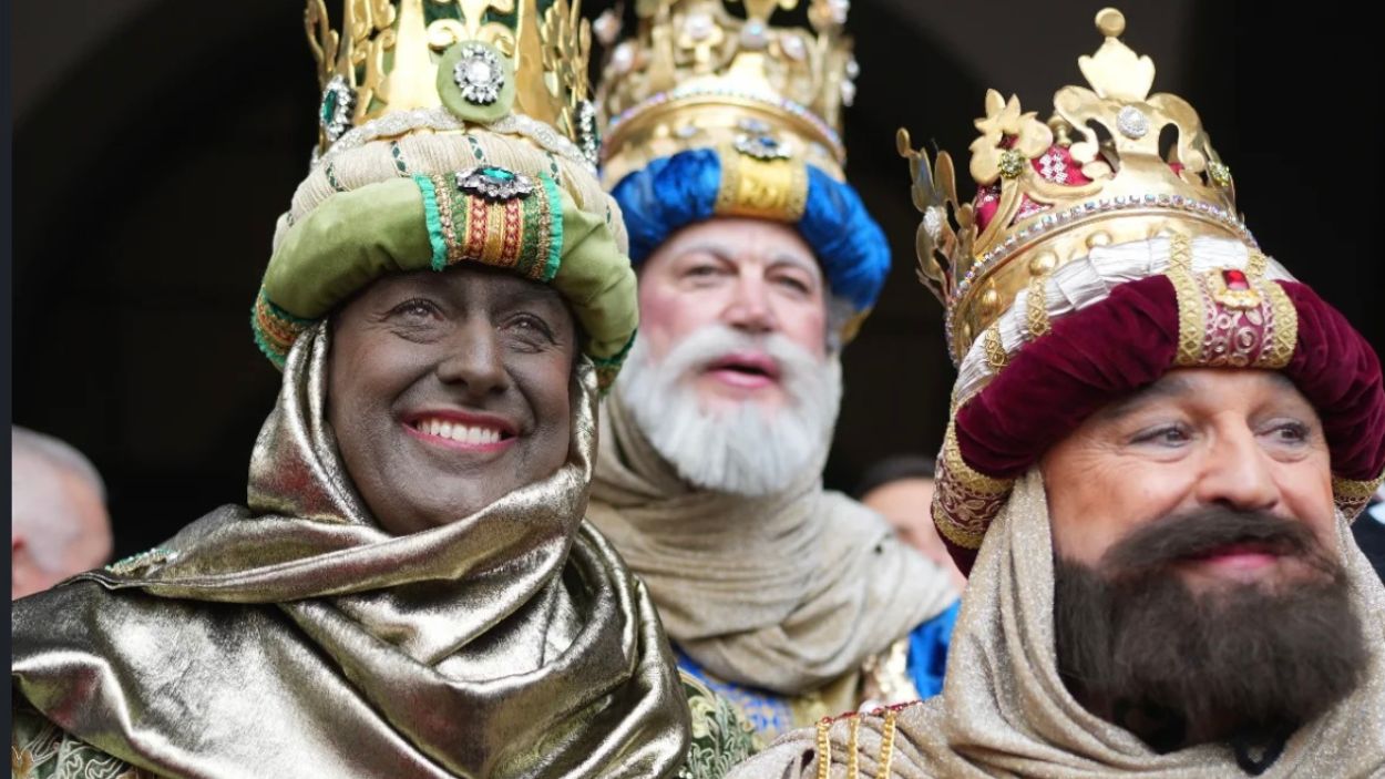 El presidente de la Junta de Andalucía, Juanma Moreno, disfrazado de Rey Baltasar. Instagram.