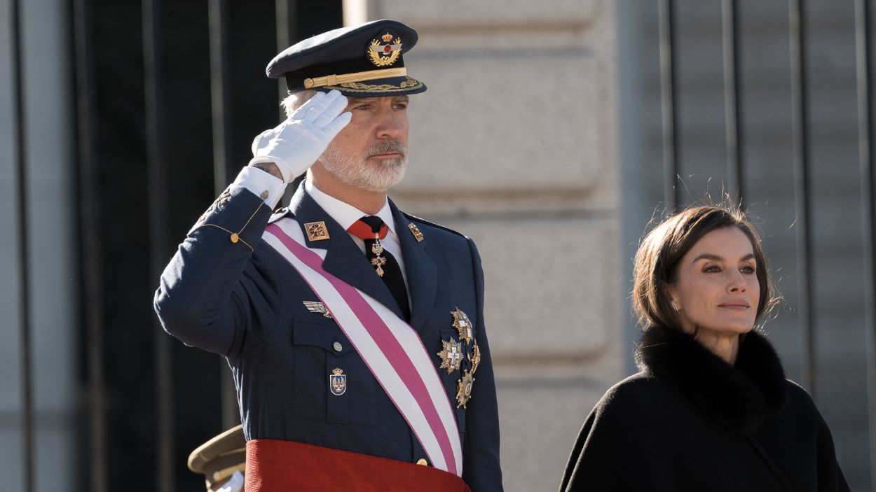 El rey Felipe VI, junto a la reina Letizia, en el acto de la Pascua Militar celebrado  en el Palacio Real. EP. 