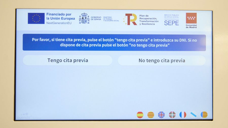 Pantallas de cita previa en una oficina del SEPE (FOTO: EP)