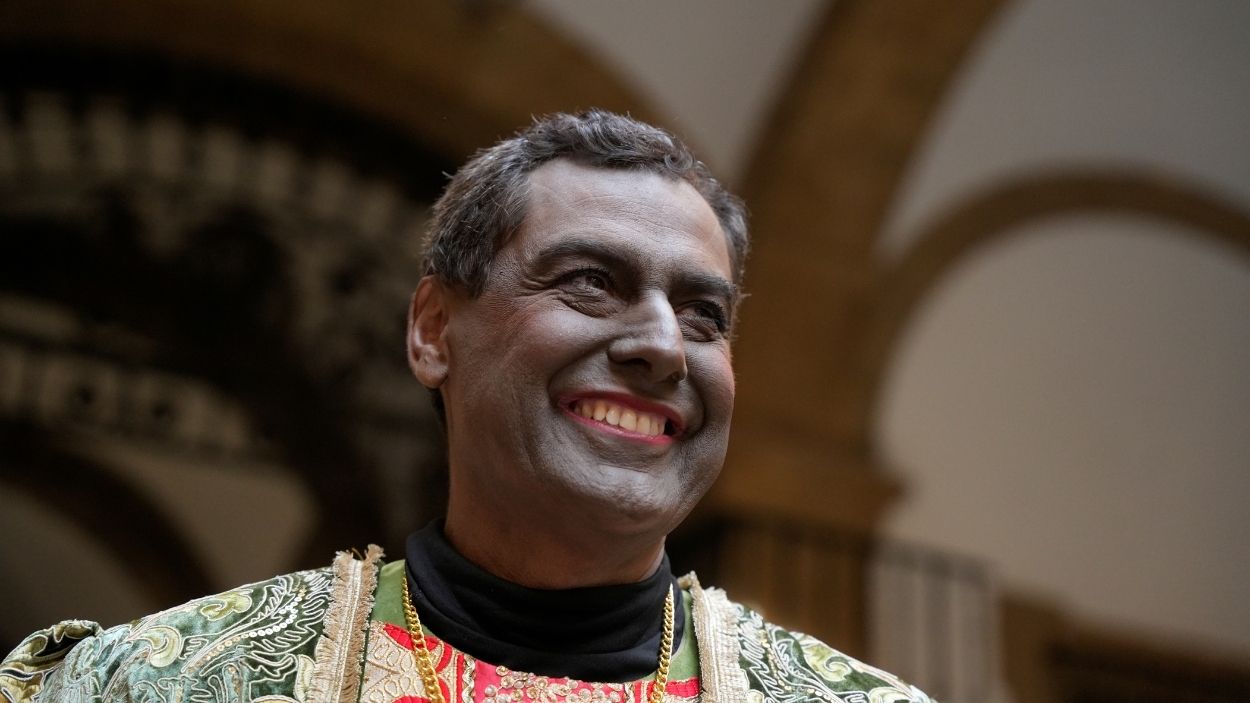 El presidente de la Junta de Andalucía, Juanma Moreno, encarna al Rey Baltasar. EP.