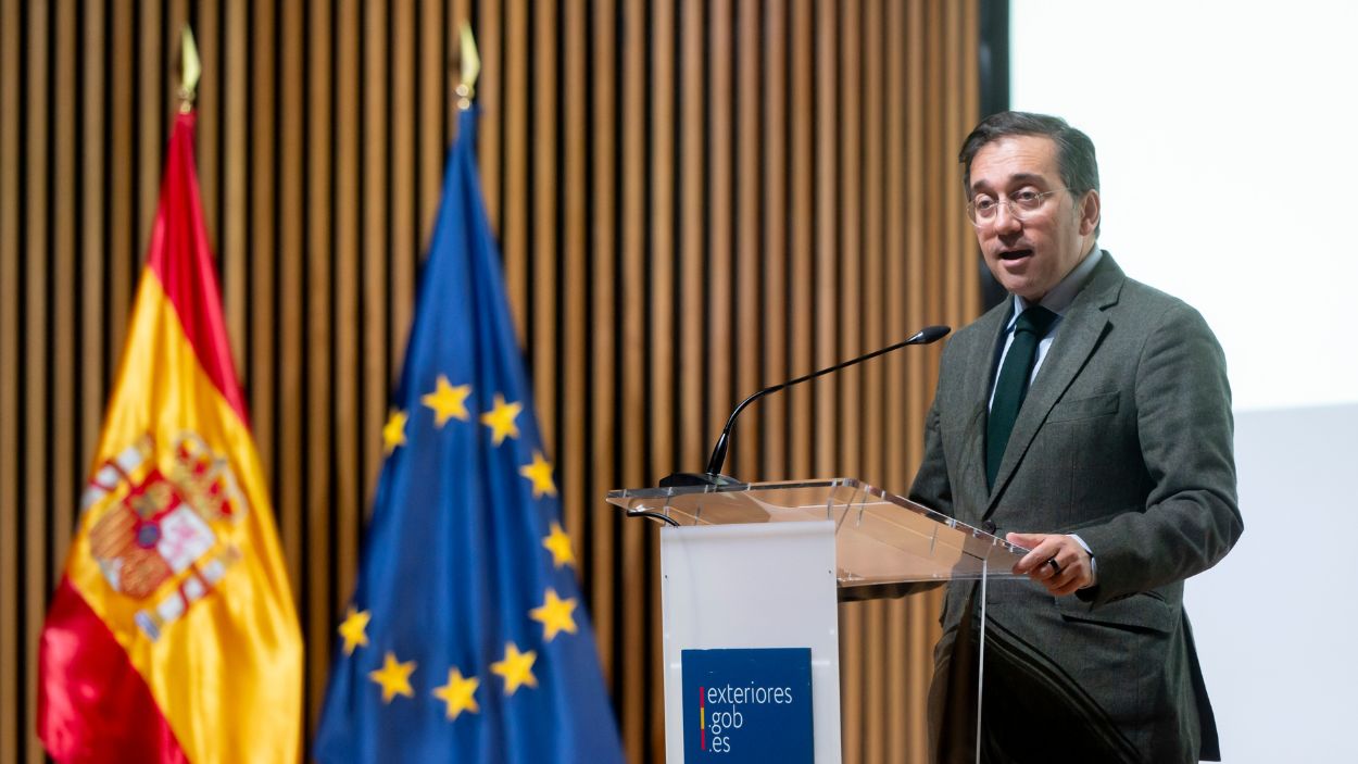 Albares defiende un “rearme” europeo tras las amenazas de Estados Unidos a Groenlandia “Democracia o autoritarismo”. EP.