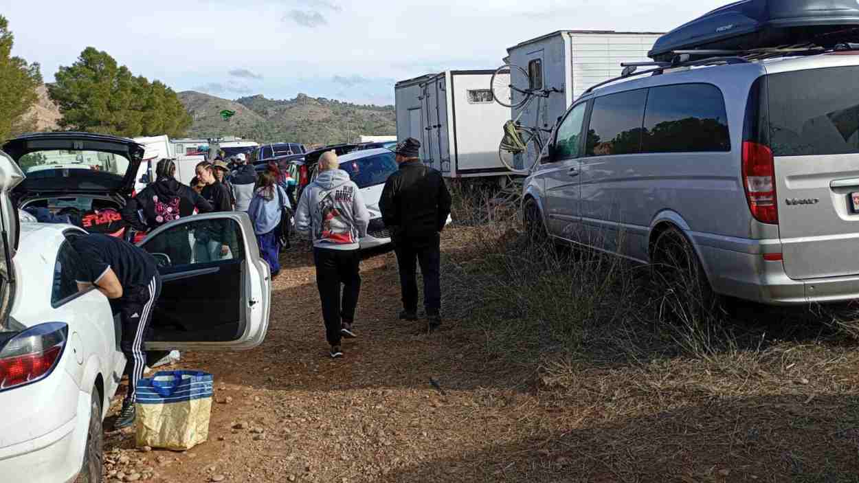 Asistentes a la rave celebrada en el embalse de El Cenajo. EP.