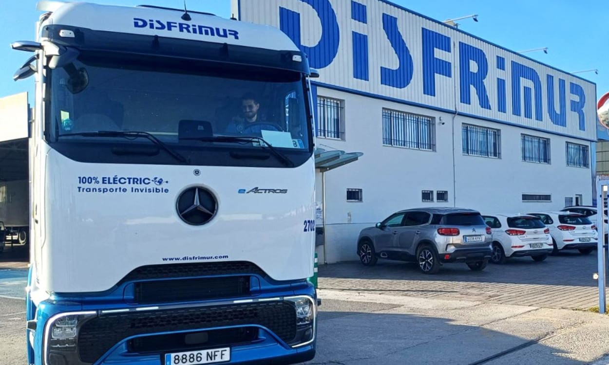 Camión eléctrico en la sede de Disfrimur