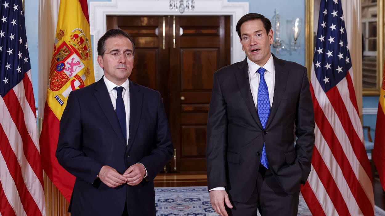 El ministro de Asuntos Exteriores, Unión Europea y Cooperación, José Manuel Albares, junto al secretario de Estado, Marco Rubio. EP.