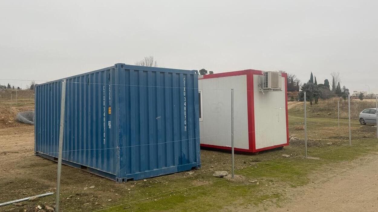 Casetas de obra en la parcela 26.2.b de Montecarmelo. Plataforma No al Cantón de Montecarmelo.