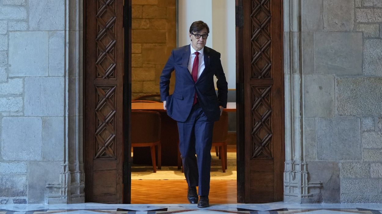 El president de la Generalitat de Cataluña, Salvador Illa, en el Palau. EP.
