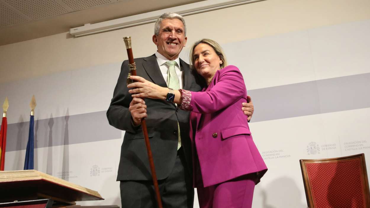 El nuevo delegado del Gobierno en Castilla La Mancha, José Pablo Sabrido, toma posesión de su cargo de manos de su antecesora, Milagros Tolón, actual ministra de Educación. EP.