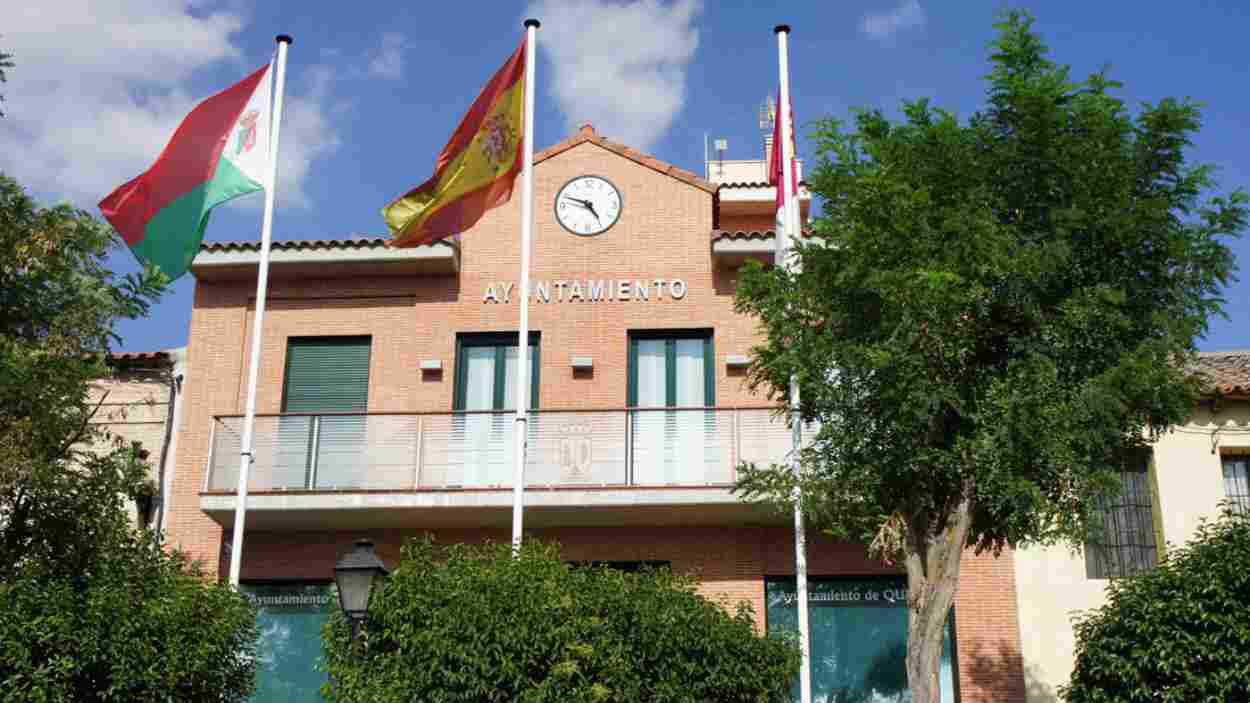 Fachada del Ayuntamiento de Quer (Guadalajara). EP.