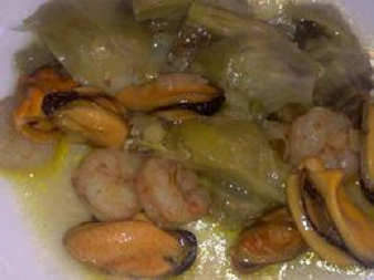 Alcachofas con mejillones y presa al horno con langostinos