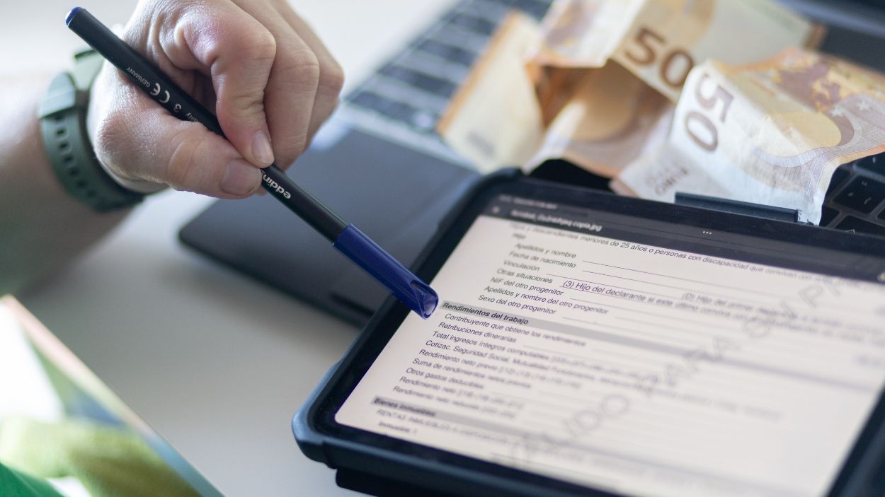 Vista de la declaración de la renta en una tablet. EP.