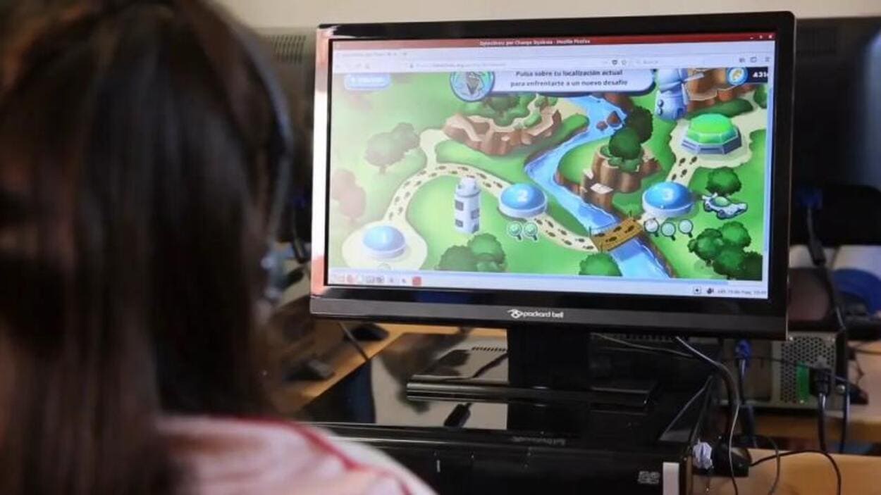 Alumna interactuando con Dytective, herramienta para evaluar la dislexia © Change Dyslexia