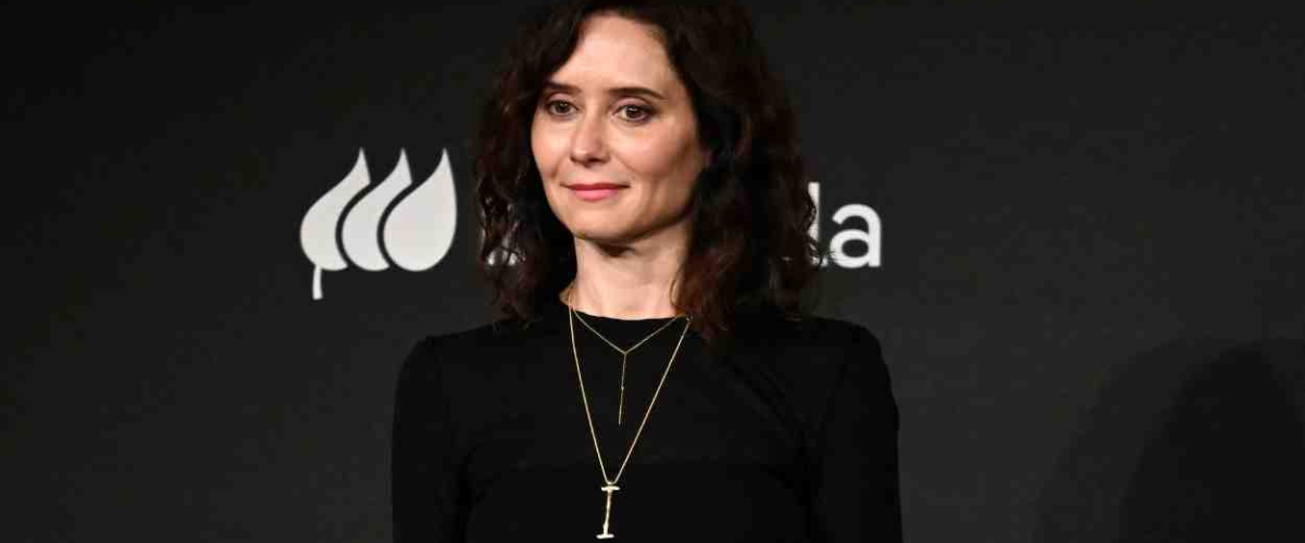 La revista Hola! blanquea a Ayuso tras defender a Julio Iglesias y decir que "las mujeres violadas están en Irán"