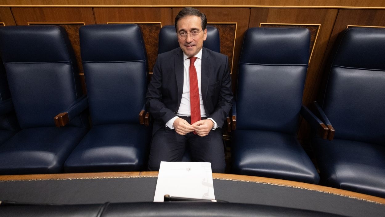El ministro de Asuntos Exteriores, Unión Europea y Cooperación, José Manuel Albares, en el pleno del Congreso. EP
