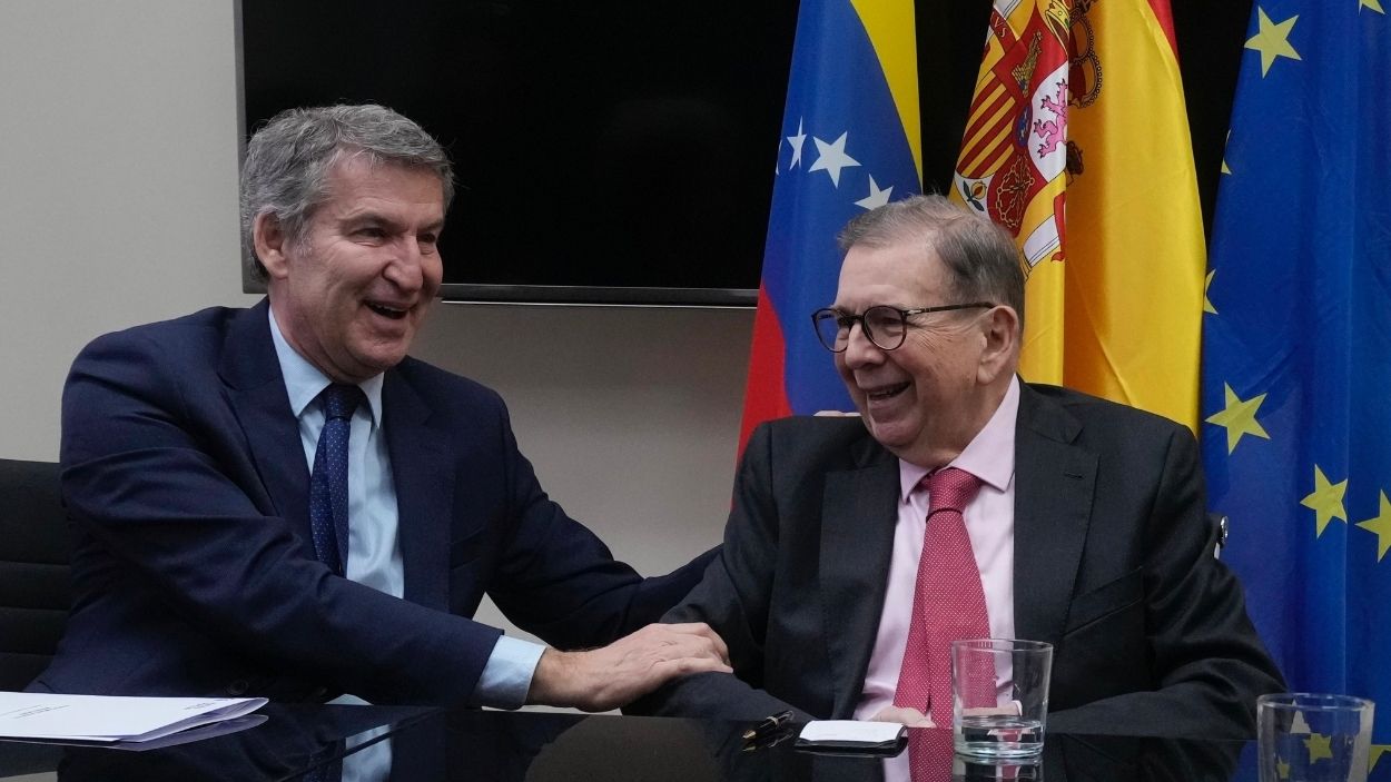 El presidente del PP, Alberto Núñez Feijóo, junto al opositor venezolano Edmundo González. EP
