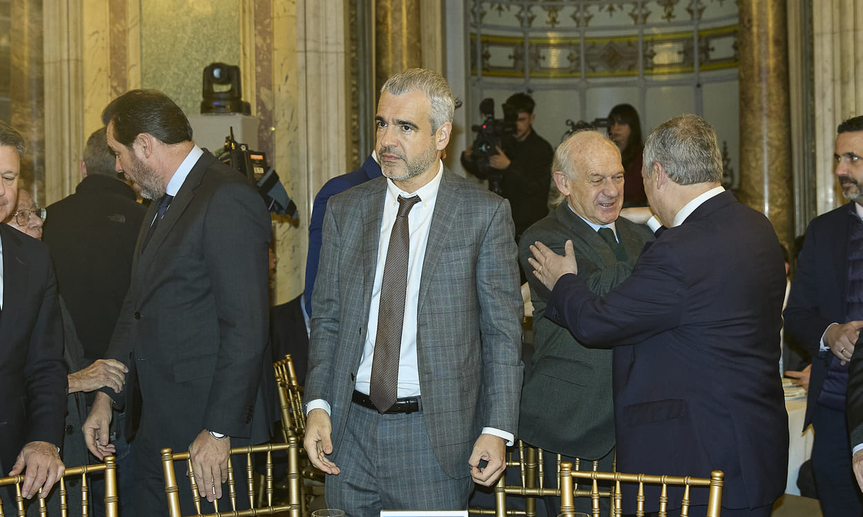 El ministro de Transportes y Movilidad Sostenible, Óscar Puente, y el presidente de AENA, Maurici Lucena Betriu, durante un desayuno informativo de Nueva Economía Fórum. esús Hellín / EP