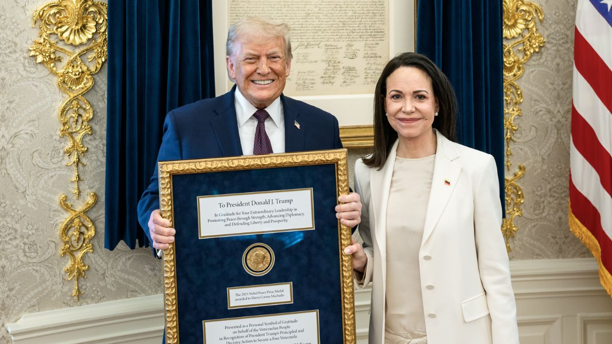María Corina Machado entrega la medalla del Nobel de la Paz