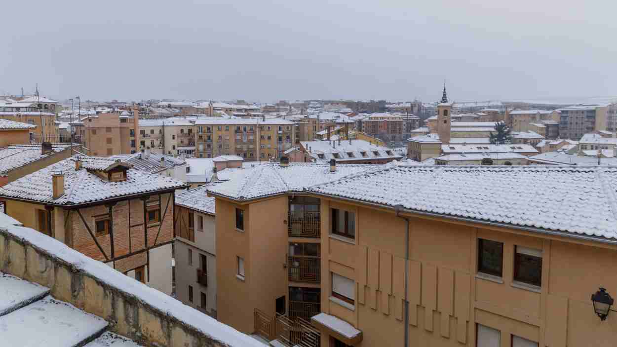 LA AEMET alerta avisos por nieve, oleaje y lluvia en varias zonas del territorio . EP