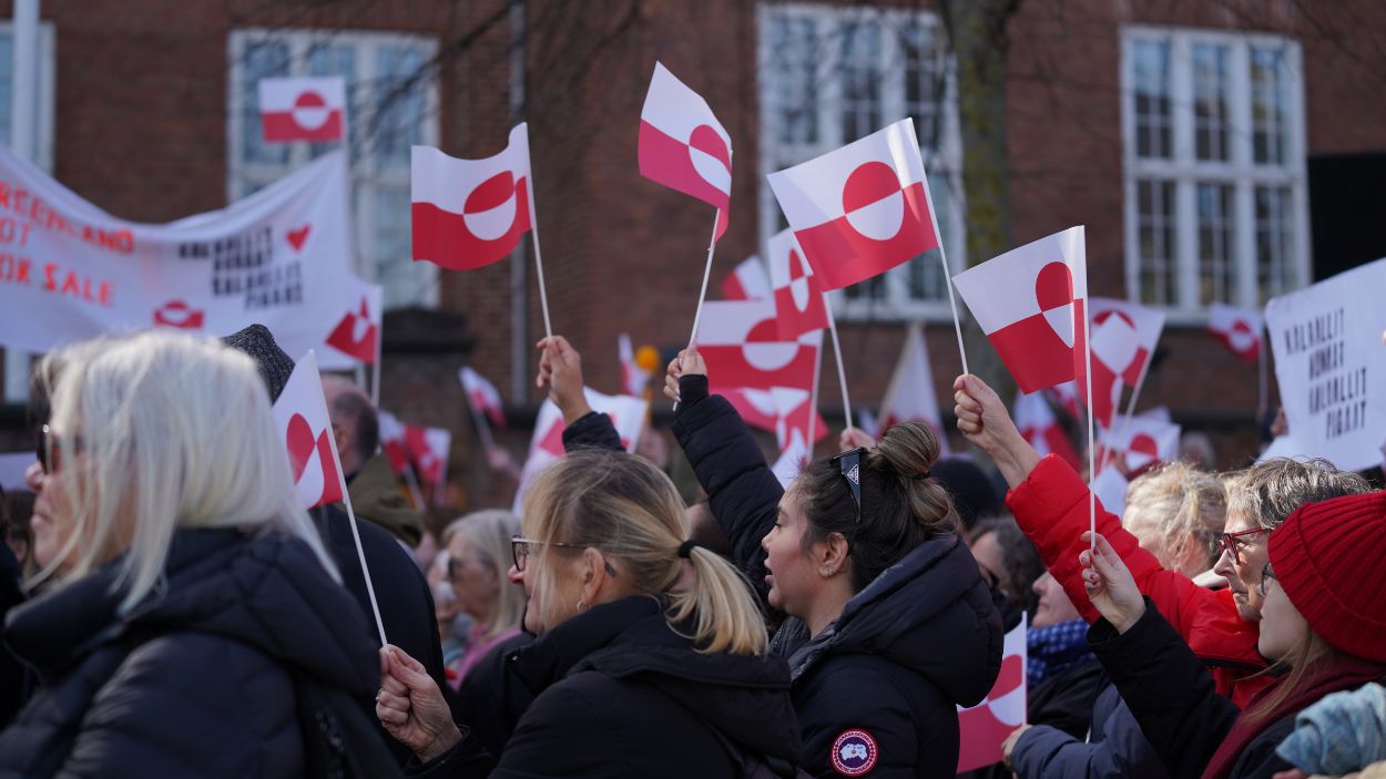 Miles de personas en Dinamarca y Groenlandia protestan contra las amenazas imperialistas de Trump. EP. 