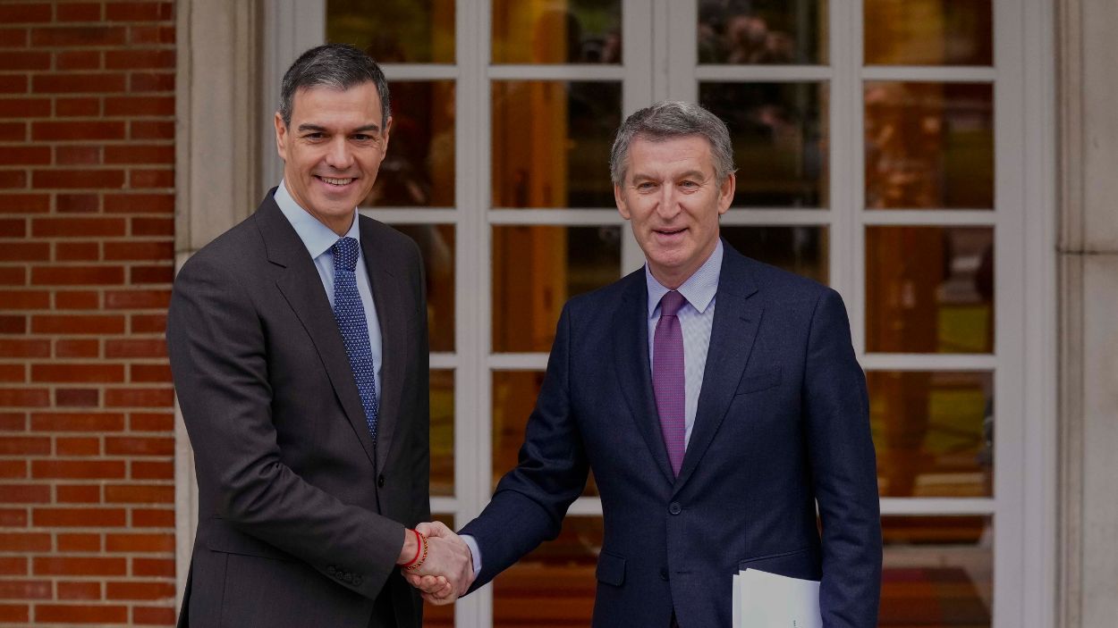 El presidente del Gobierno, Pedro Sánchez, y el líder de la oposición, Alberto Núñez Feijóo. EP