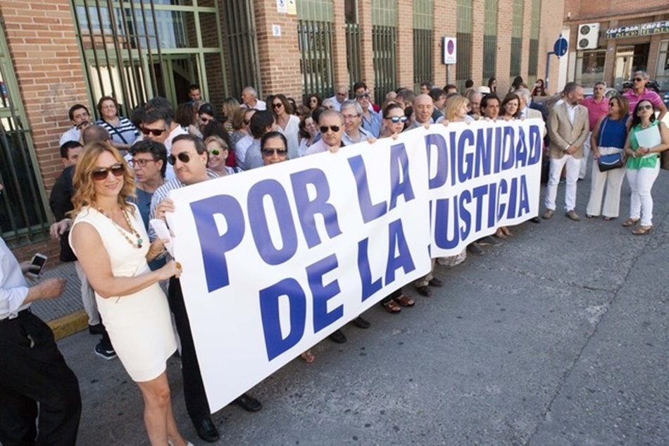 Manifestación en Talavera contra el juez que denunció la corrupción.