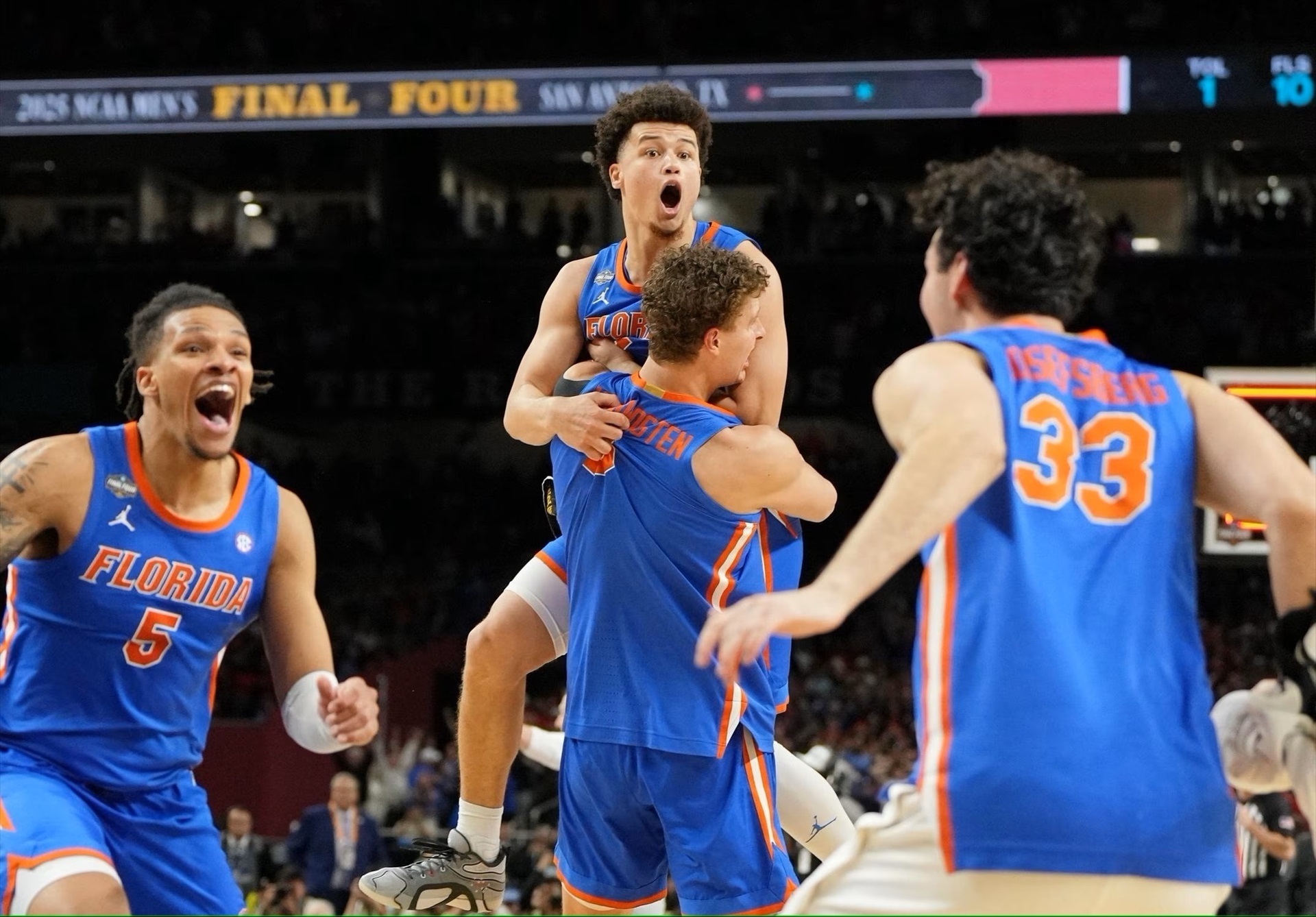 Jugadores de Florida celebran el campeonato de la NCAA| EP