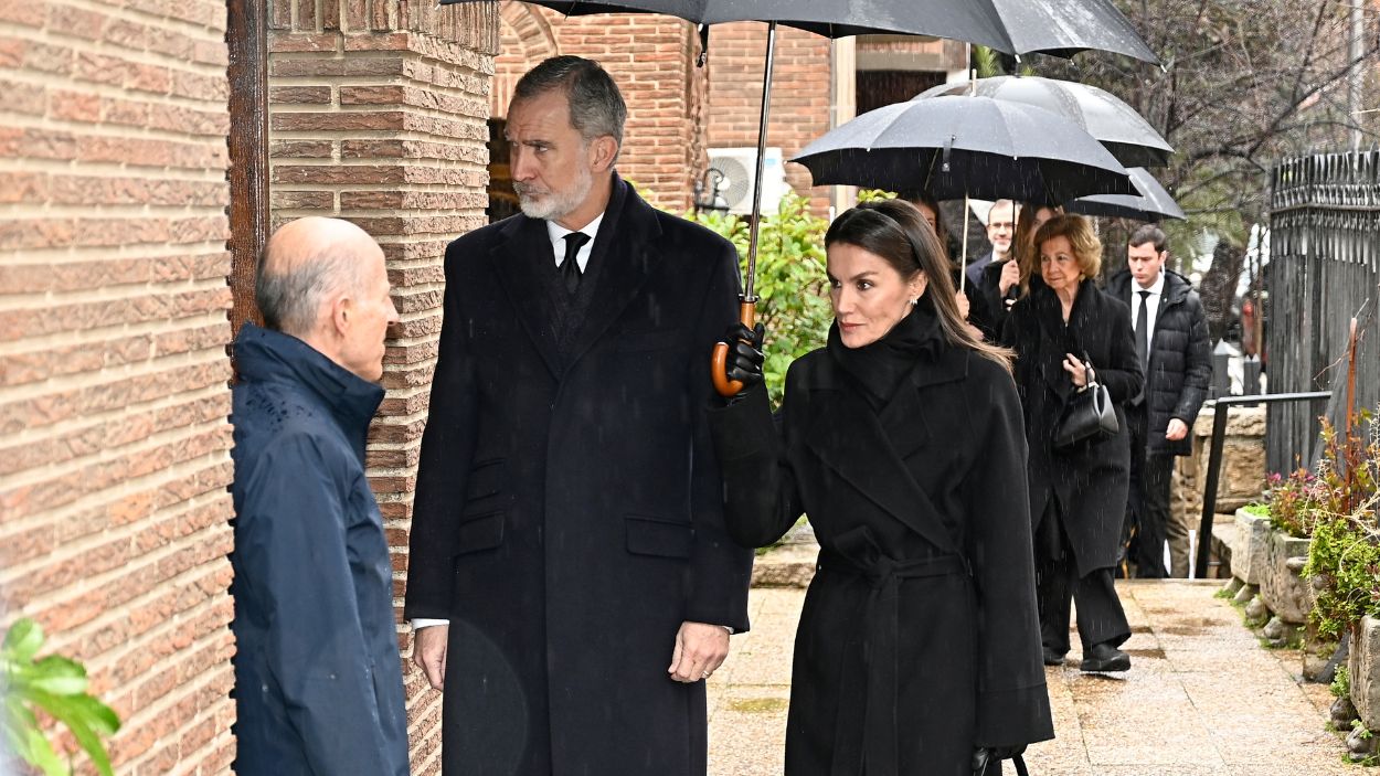 Los reyes a su llegada al funeral por Irene de Grecia en Madrid. EP
