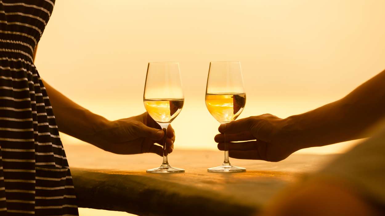 El vino que está conquistando San Valentín  no es tinto y está sorprendiendo a todos