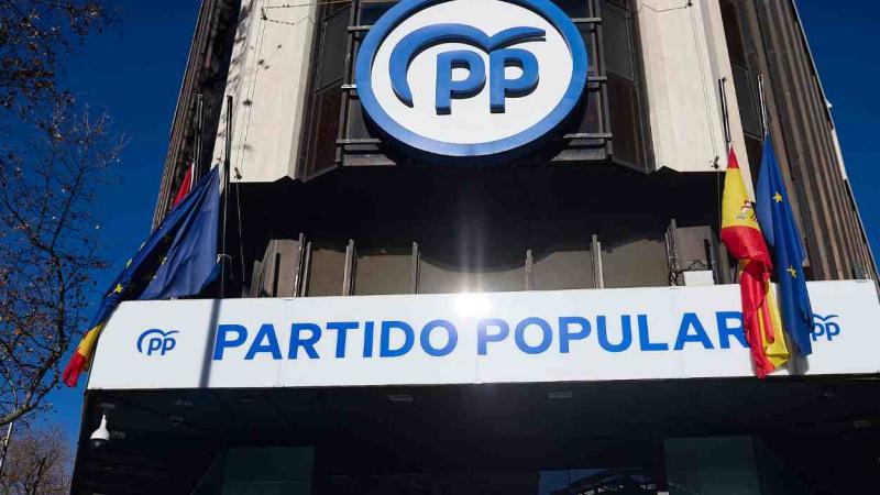 El PP de Langreo genera polémica con su mensaje. EP