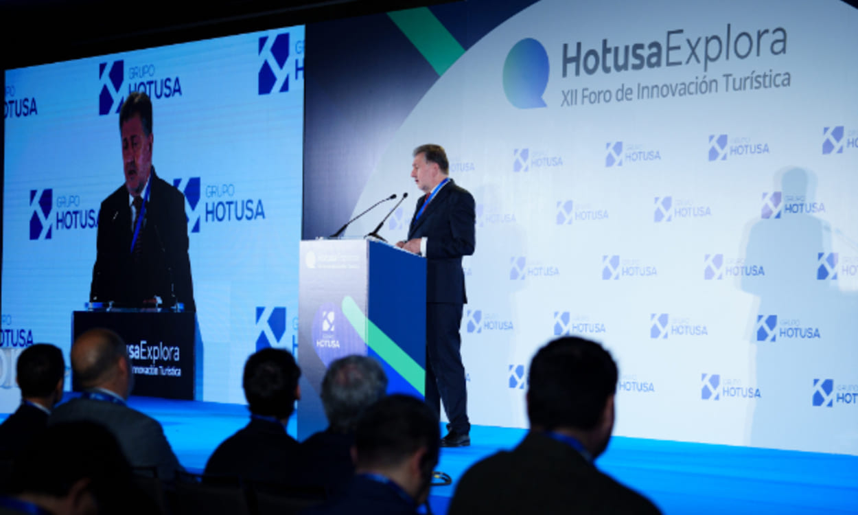 Amancio López, presidente del Grupo Hotusa, durante la inauguración del foro Hotusa Explora 2026