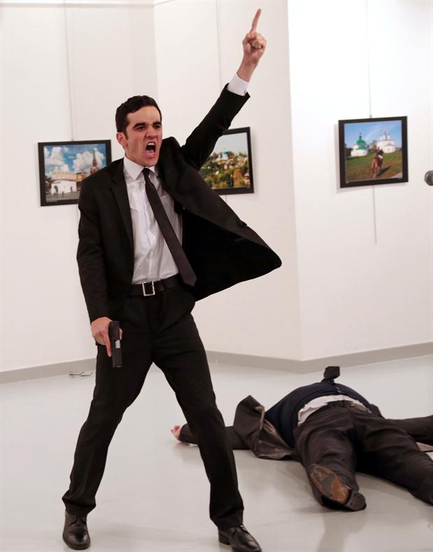 La imagen del asesino del embajador ruso en Turquía, World Press Photo 2016