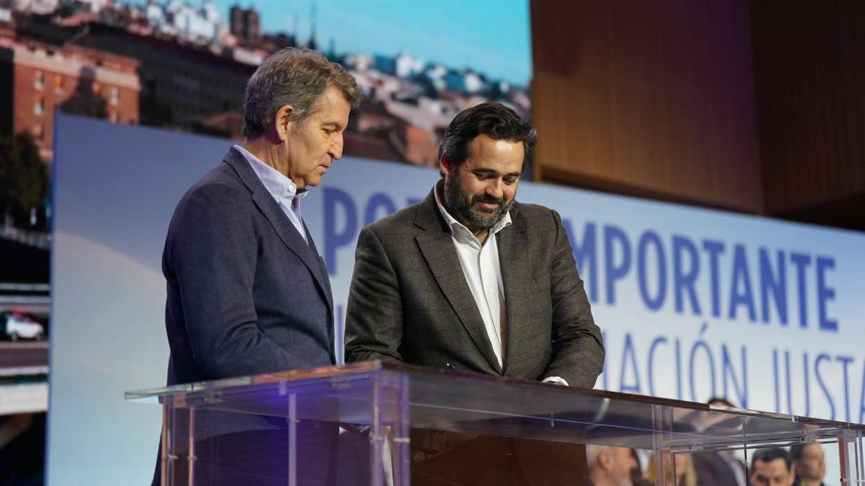 Paco Núñez suscribe, junto a Feijóo, la propuesta de financiación del Partido Popular. EP.