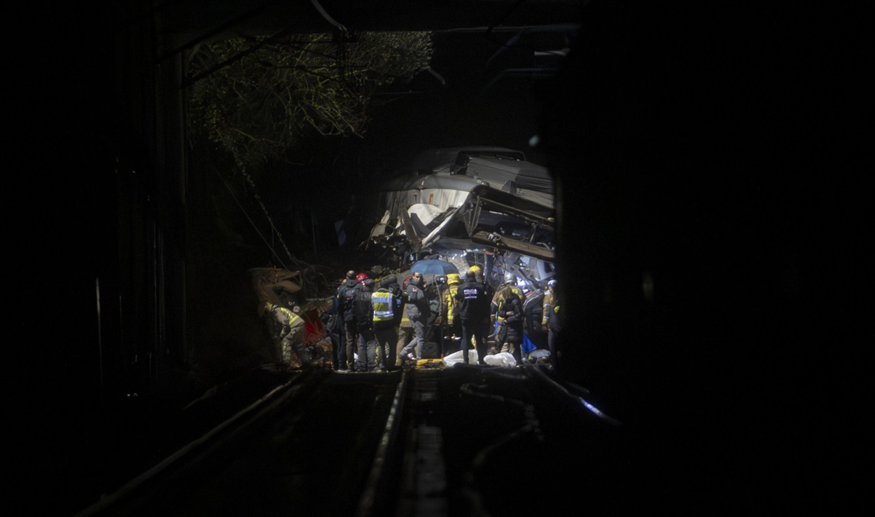 Un tren accidentado en Gelida (Barcelona) deja al menos un muerto y varios heridos. EP