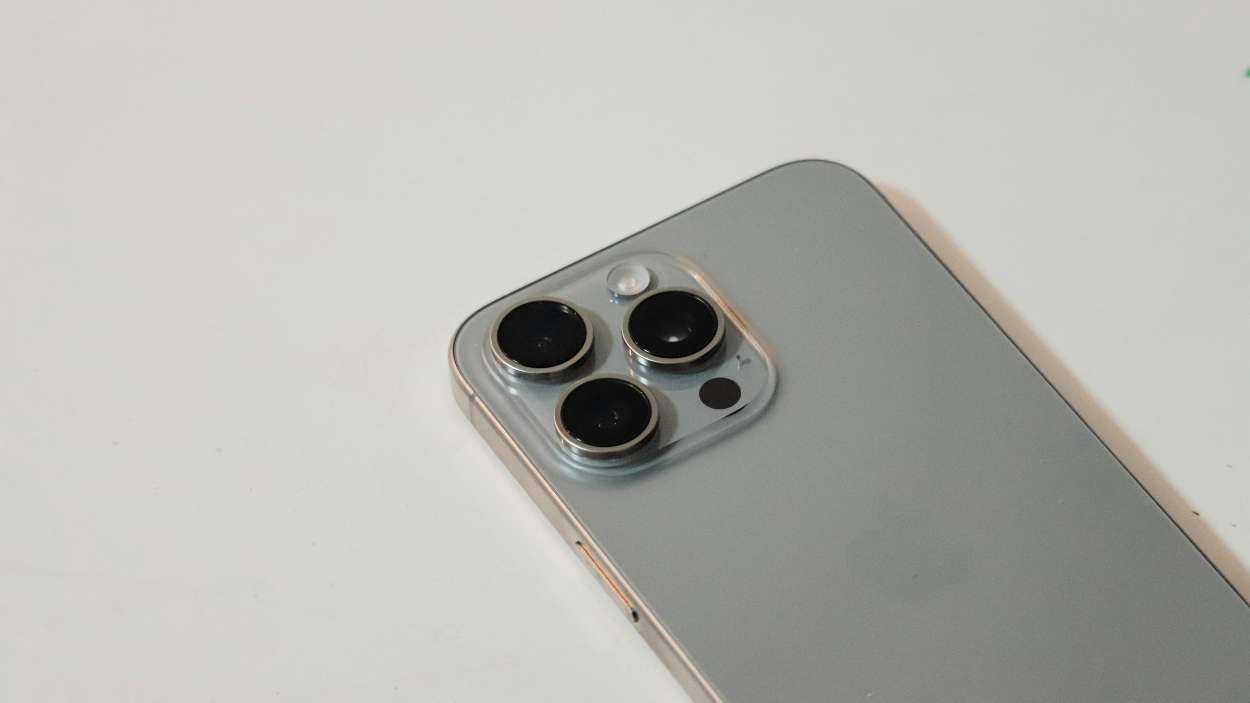 El botón lateral del iPhone que casi nadie usa bien (y esconde más funciones de las que imaginas)