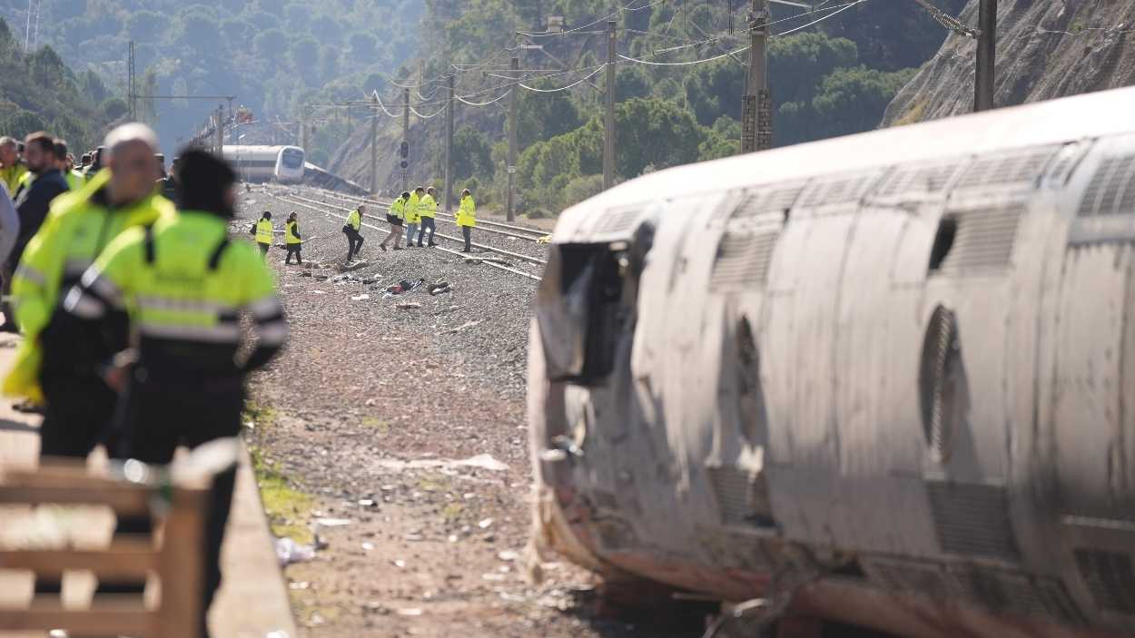 Uno de los vagones del tren de Iryo que descarriló, a 20 de enero de 2026, en Adamuz, Córdoba, Andalucía (España). EP.