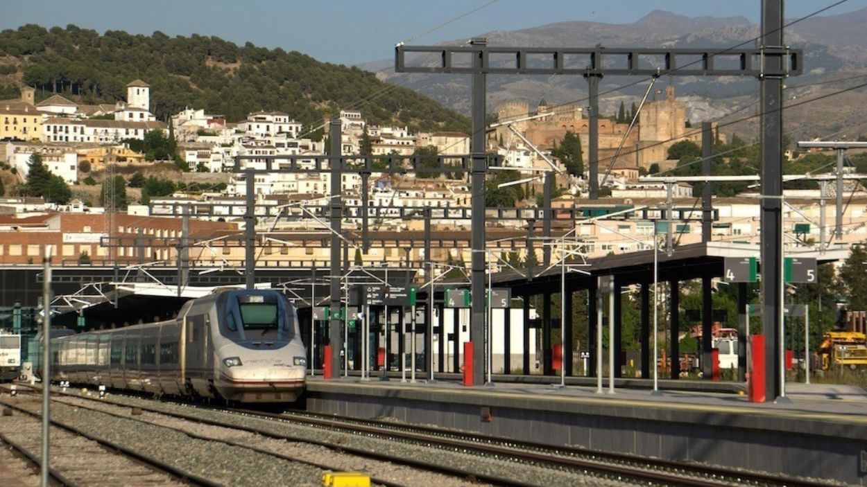 Adif reduce temporalmente la velocidad máxima en la línea Madrid Barcelona. EP