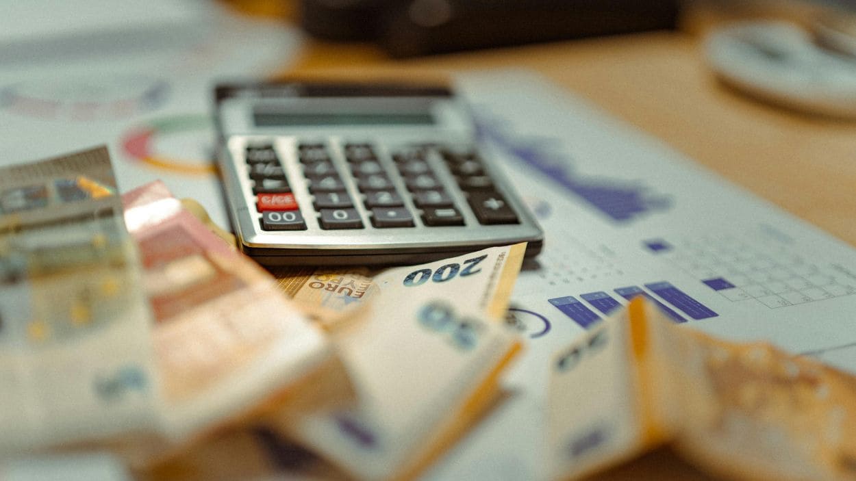 Los pequeños gastos que pueden sumar hasta cientos de euros al año