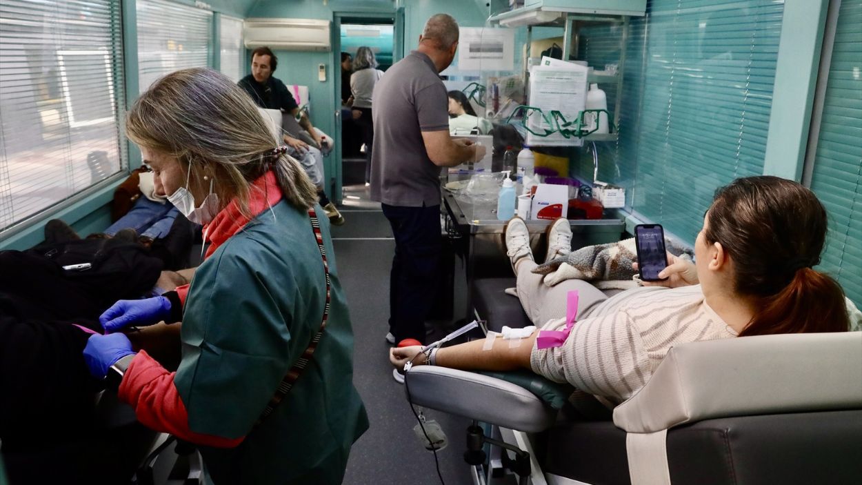 Andaluces donando sangre ante la previsión de necesidades urgentes, en Málaga / EP