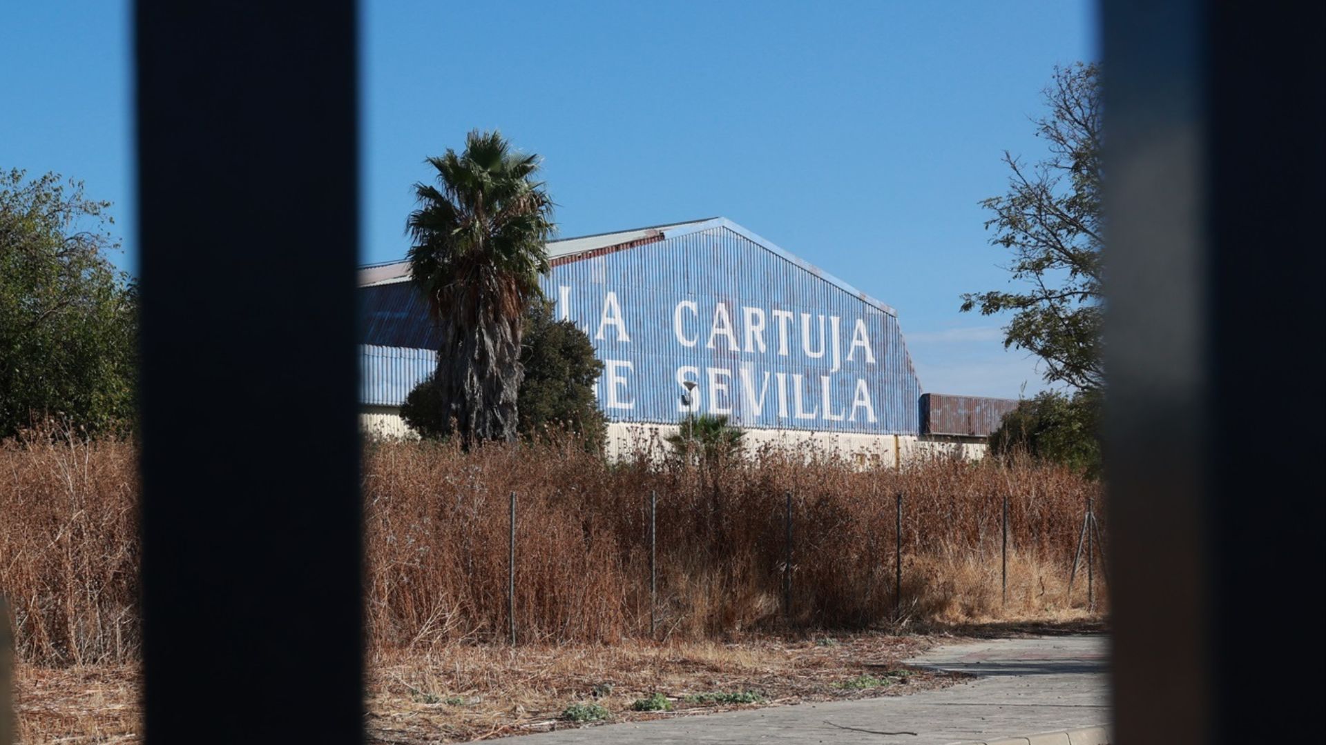 Imágenes actuales de la fábrica de cerámicas de La Cartuja Pickman / EP