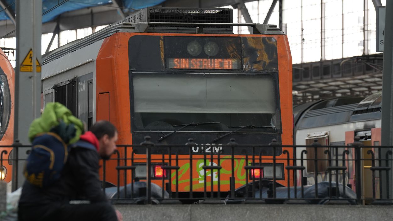 Trenes sin servicio en la Estación de Francia de Barcelona. EP.