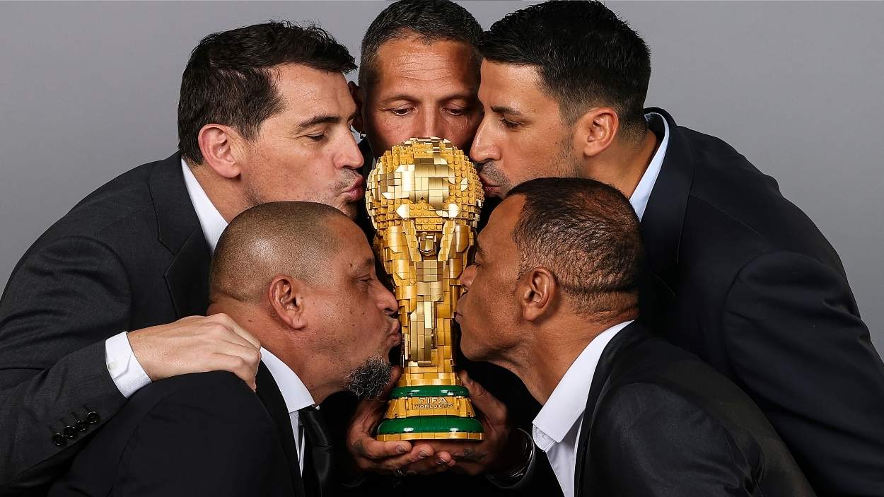 Así es el set LEGO del Trofeo del Mundial precio, detalles y leyendas invitadas. LEGO