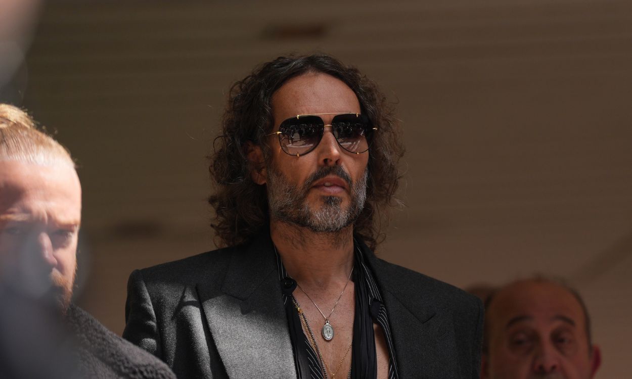 Russell Brand, acusado de siete cargos por delitos sexuales. EP
