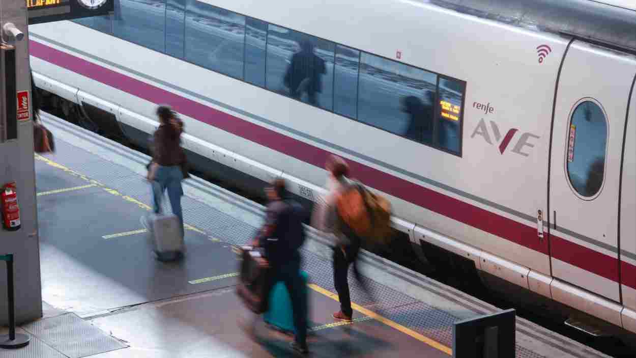 Adif baja la velocidad en la línea Ourense Santiago. EP