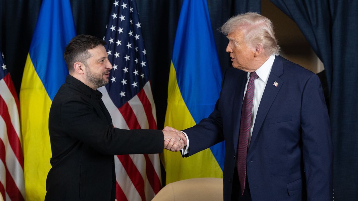 El presidente de Ucrania, Volodímir Zelenski, junto al de Estados Unidos, Donald Trump, en su reunión desde el Foro de Davos. EP.