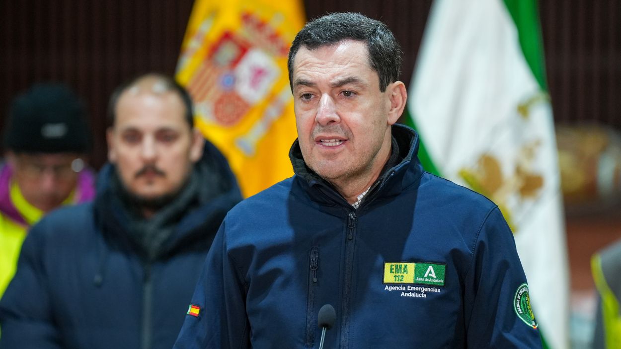 El presidente de la Junta de Andalucía, Juan Manuel Moreno Bonilla, desde Adamuz en rueda de prensa tras el accidente ferroviario. EP.