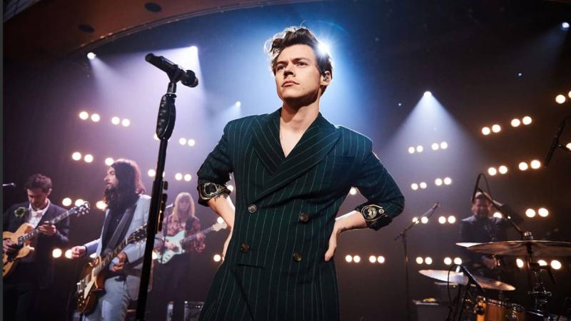 Harry Styles durante su actuación en ‘The Late Late Show with James Corden’