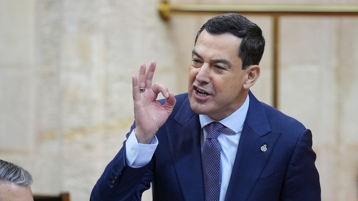 Presidente de la Junta de Andalucía, Juan Manuel Moreno Bonilla, en el Parlamento / EP