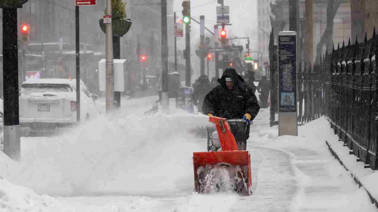 Una fuerte tormenta de nieve y hielo deja más de una decena de muertos en EEUU. EP
