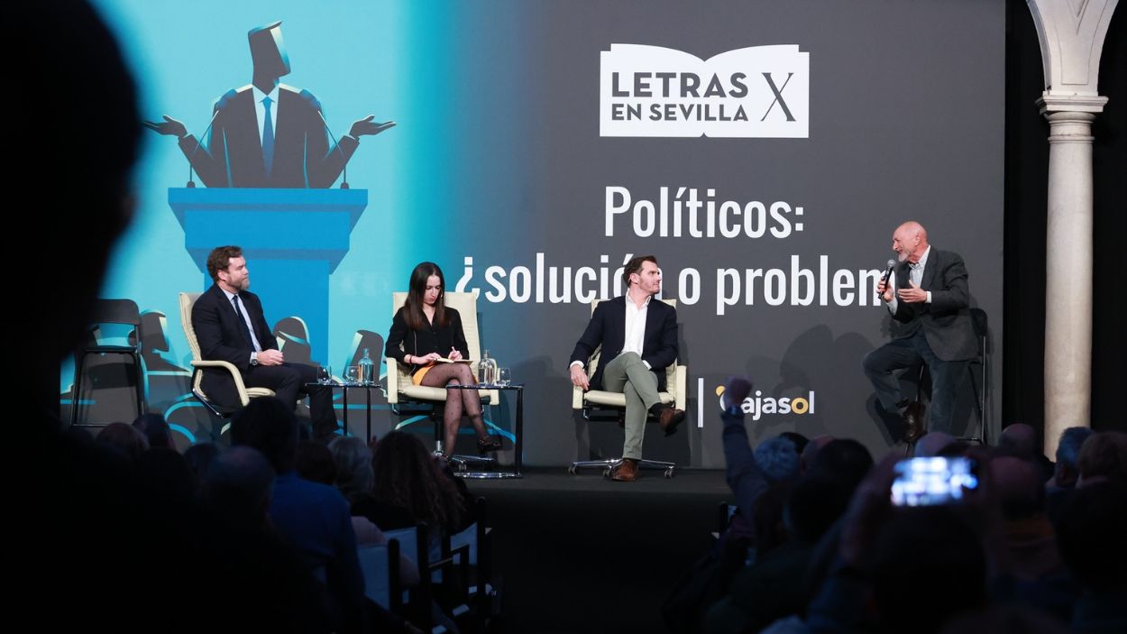 Iván Espinosa de los Monteros (i.), Estefanía Molina, Albert Rivera y Pérez Reverte en la X Edición de Letras de Sevilla / EP