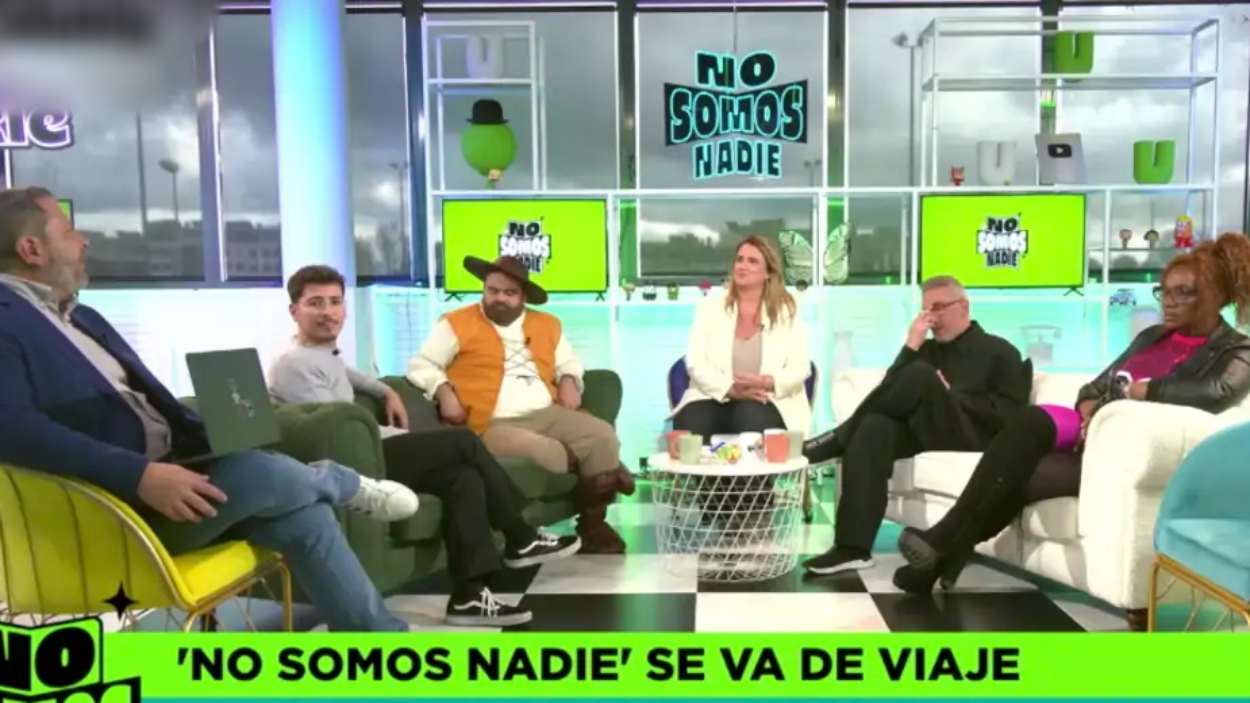 María Patiño y el equipo de 'No somos nadie'