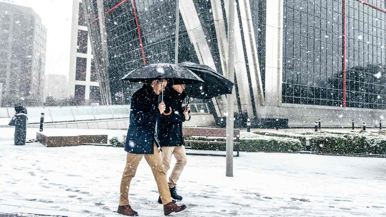 La borrasca Kristin deja nieve en Madrid y afecta a todo el territorio. EP